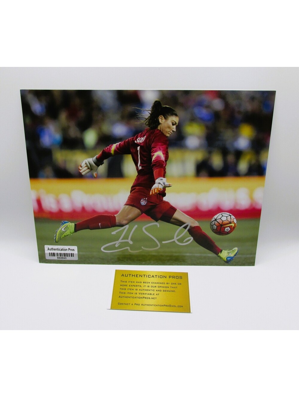 Hope Solo Signed 8x10 Photo With COA (984943)